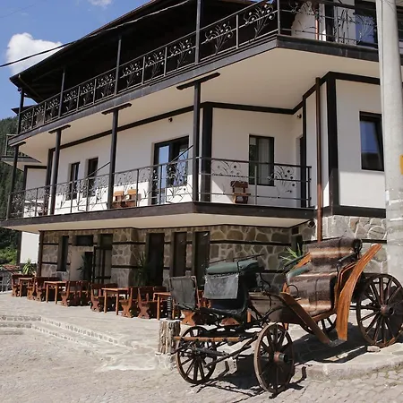 Family Valchanovata Kashta